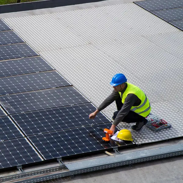 Güneş Enerji Santrallerinin Kurulumunu Neden Profesyonel Bir Firmaya Yaptırmalısınız?